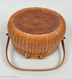 An Early Nantucket Basket Purse by José Formoso Reyes